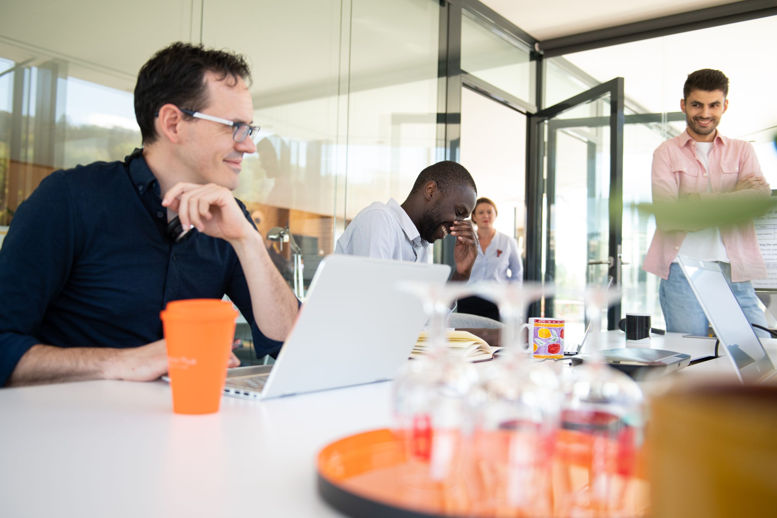Employés en réunion – travail collaboratif