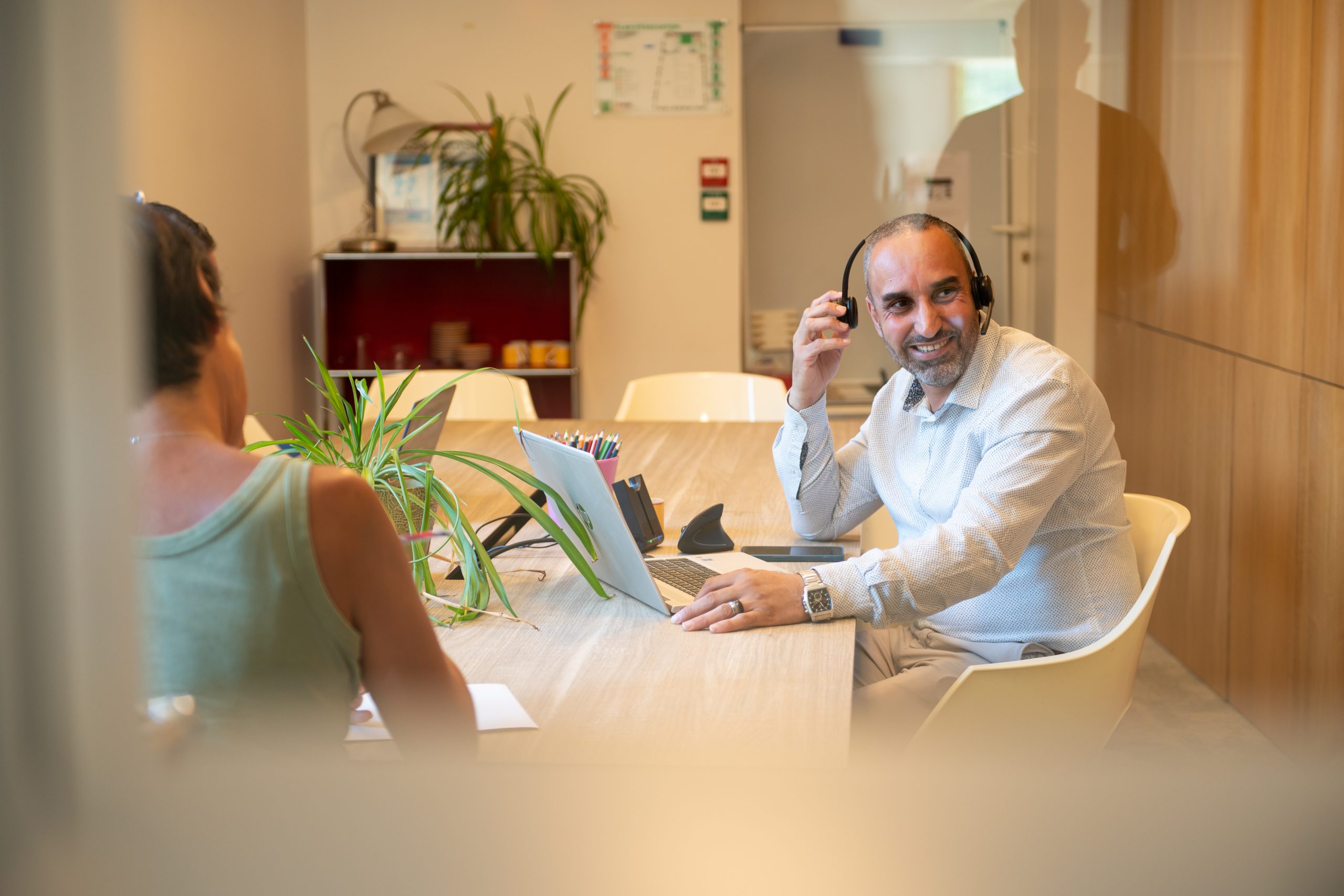 Un employé B2B en réunion