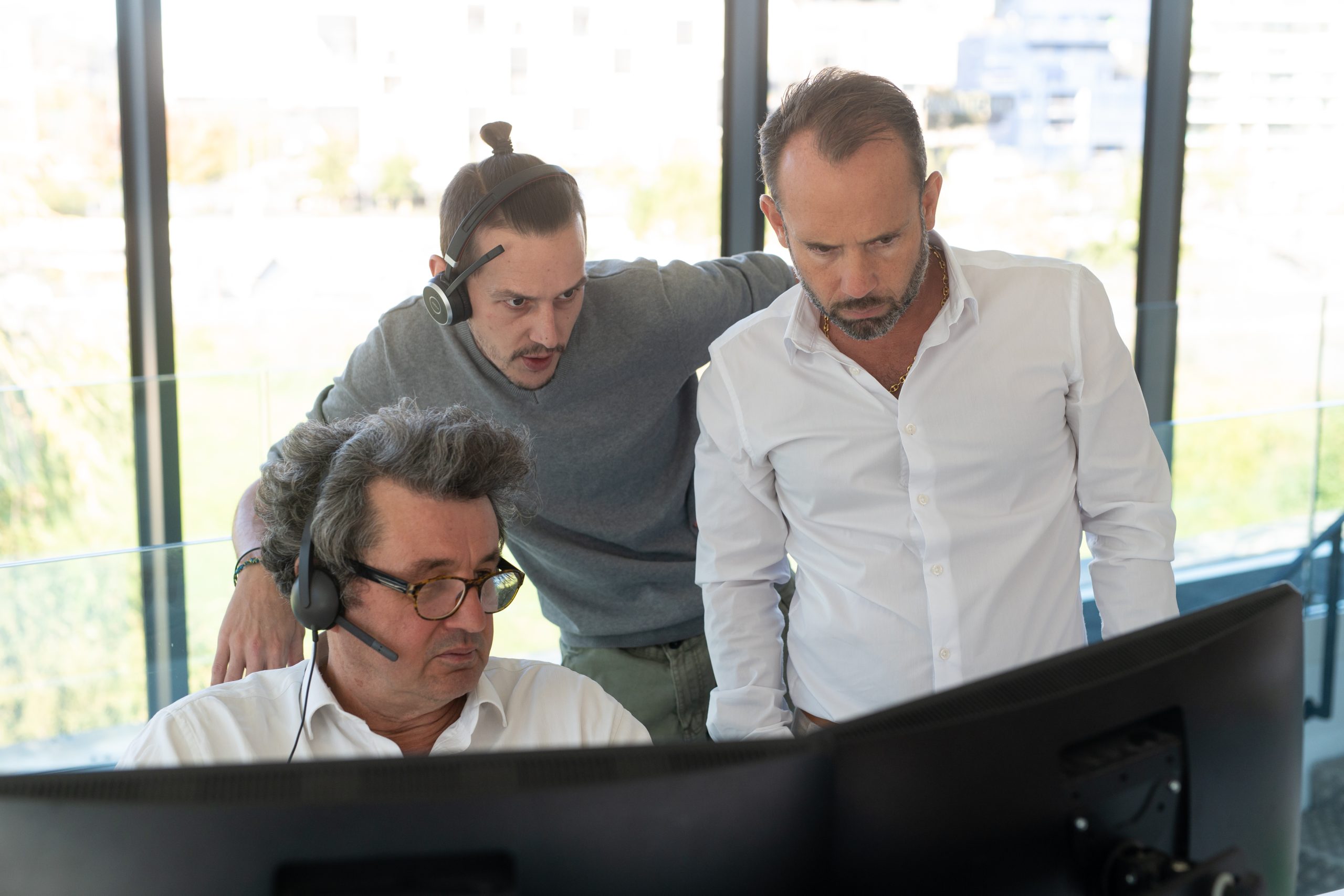 des employés qui travaillent